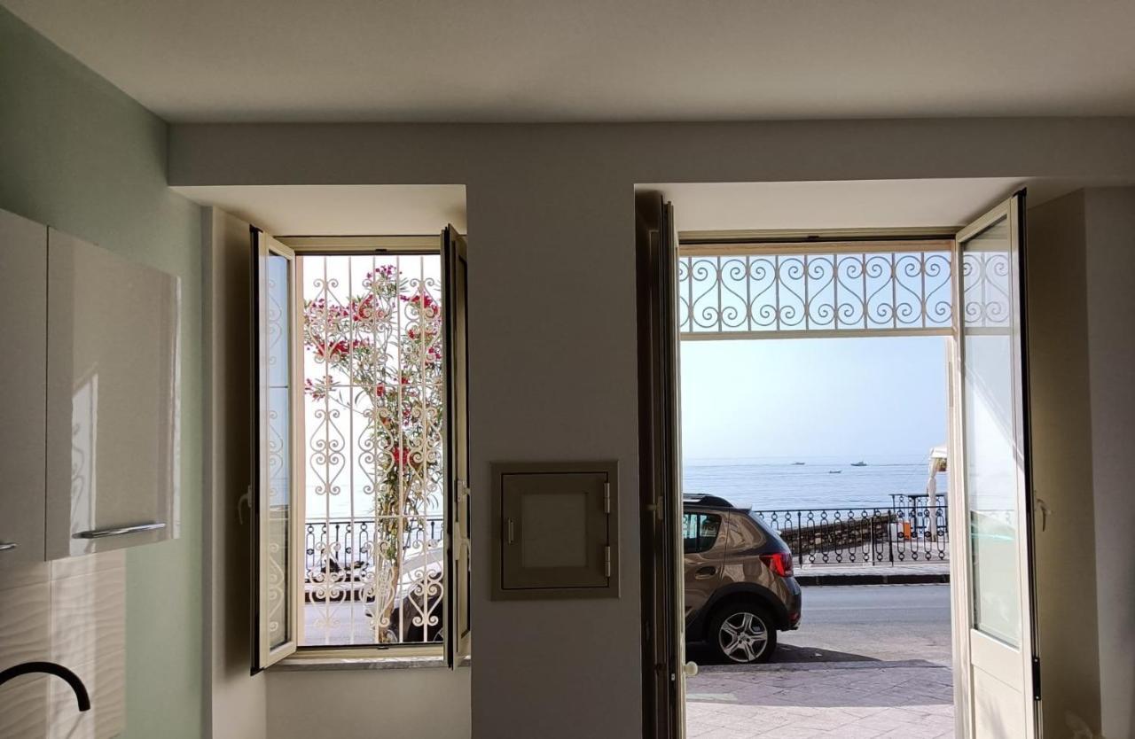 Bilocale Fronte Mare Apartment Giardini Naxos Exterior foto